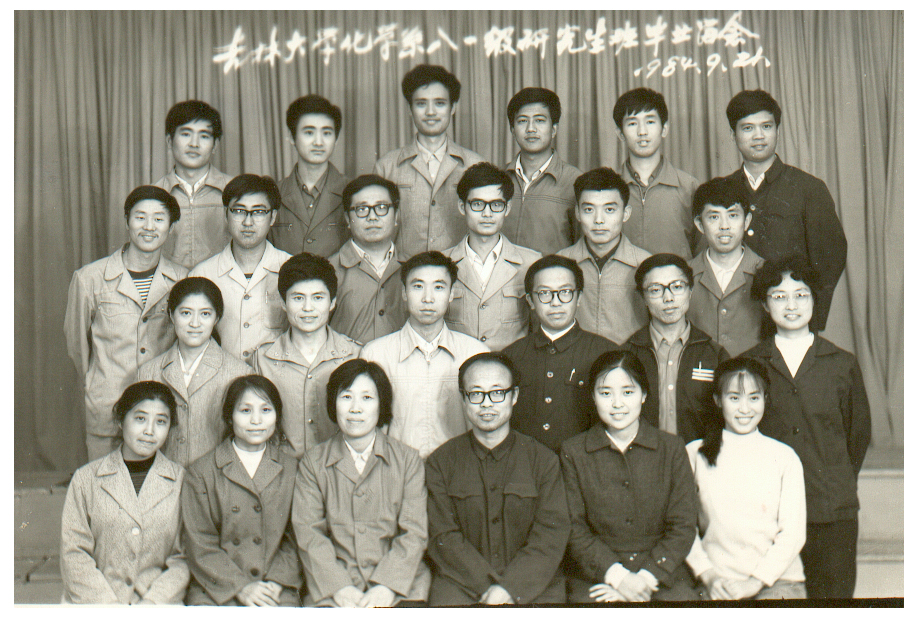 袋鼠影视
化学系1981级研究生班毕业留念